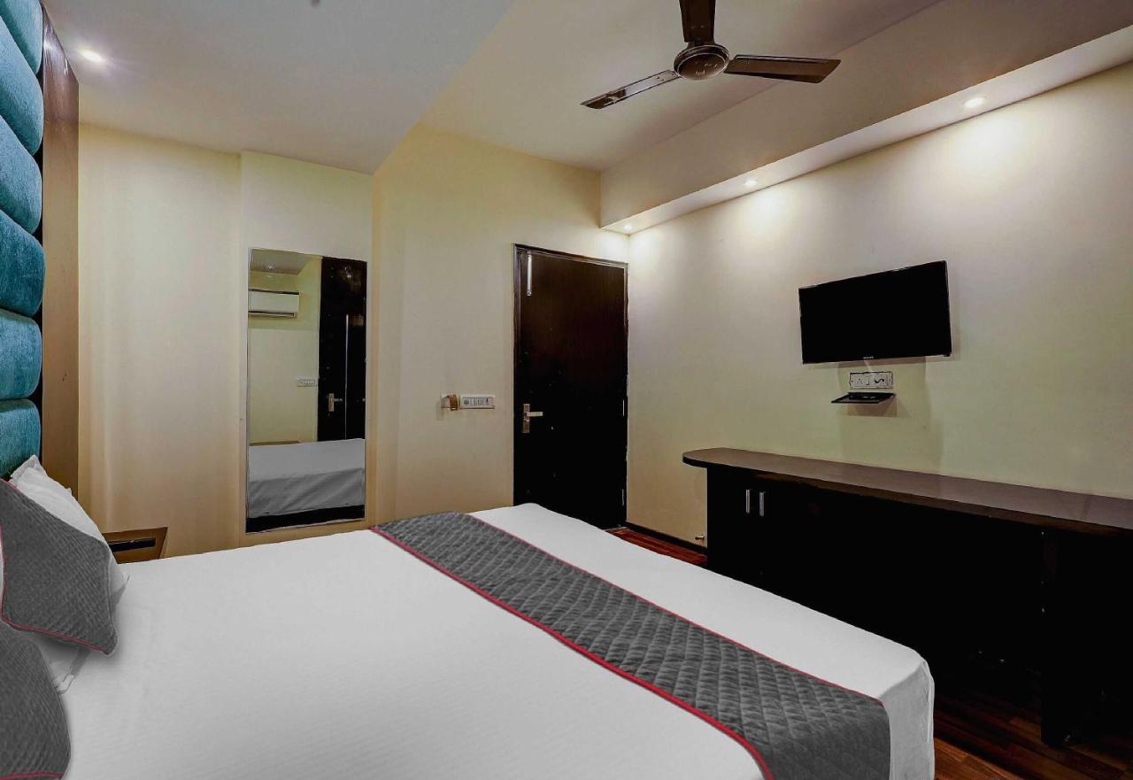 Townhouse Golden King Hotel New Delhi Exterior photo