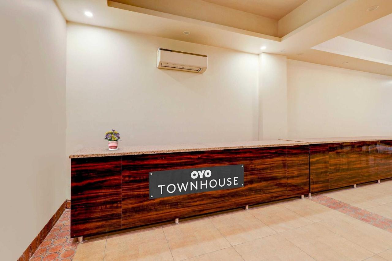 Townhouse Golden King Hotel New Delhi Exterior photo